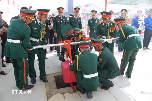 Đà Nẵng: An táng hài cốt liệt sỹ từ ngôi mộ tập thể sau hơn nửa thế kỷ