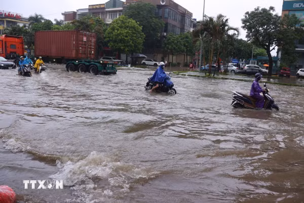 Hà Nội làm rõ nguyên nhân và giải pháp xử lý úng ngập tại đường Tố Hữu