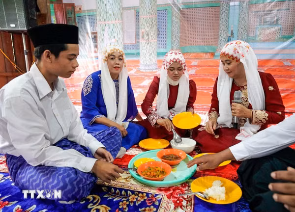 Độc đáo Tết Raya Aidil Fitri của đồng bào Chăm Islam An Giang