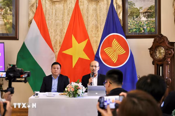 Đại sứ quán Việt Nam tại Hungary chào đón tân sinh viên năm học 2026-2027