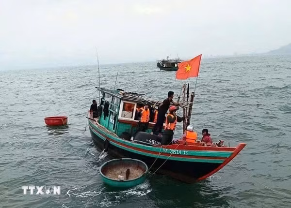 Hà Tĩnh: Chìm tàu cá khiến một người tử vong, một người mất tích