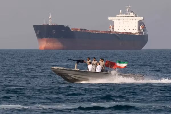 IRGC tuyên bố Eo biển Hormuz là "ranh giới đỏ chiến lược" của Iran