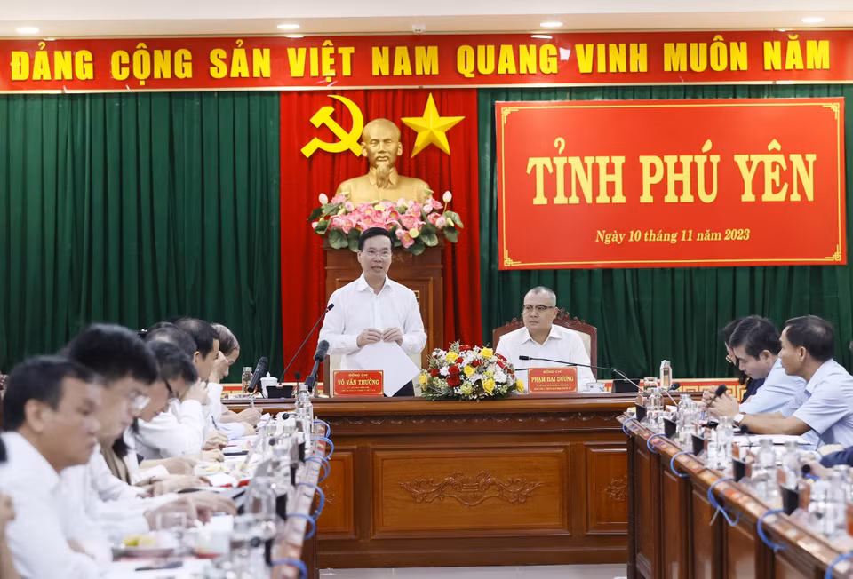 Quang cảnh buổi làm việc của Chủ tịch nước Võ Văn Thưởng với lãnh đạo chủ chốt tỉnh Phú Yên. (Ảnh: Thống Nhất/TTXVN)