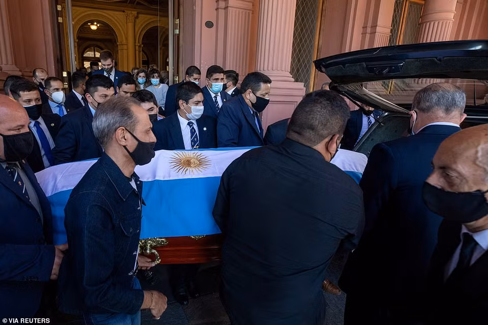 Huyền thoại Maradona sẽ được chôn cất tại nghĩa trang Bella Vista. (Nguồn: Reuters)