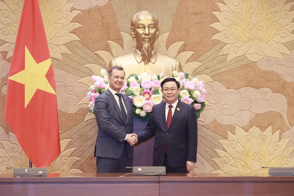 Chiều 17/2, tại Nhà Quốc hội, Chủ tịch Quốc hội Vương Đình Huệ tiếp ông Andrey Vladimirovich Yatskin, Phó Chủ tịch thứ nhất Hội đồng Liên bang Nga nhân chuyến thăm và làm việc tại Việt Nam. (Ảnh: Doãn Tấn/TTXVN) 
