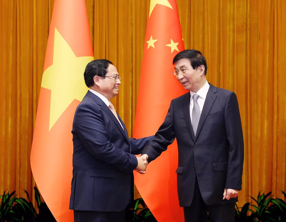 Thủ tướng Phạm Minh Chính hội kiến Chủ tịch Chính hiệp toàn quốc Trung Quốc Vương Hộ Ninh. (Ảnh: Dương Giang/TTXVN)