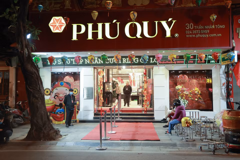 Cửa hàng Phú Quý ghi nhận lượng khách khá vắng vẻ. (Ảnh: Minh Hiếu/Vietnam+)