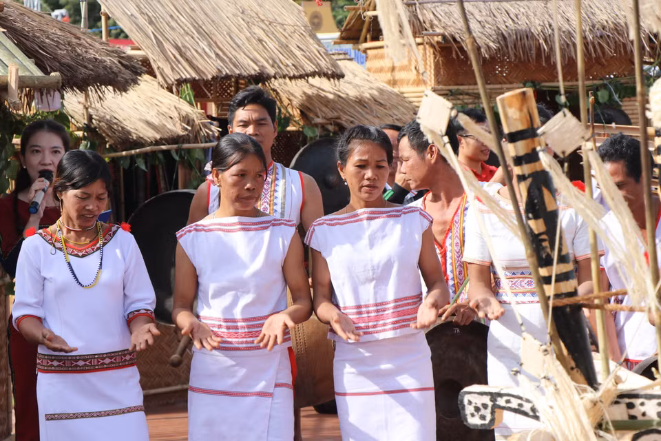 Tái hiện Lễ mở kho lúa của người Rơ Măm (làng Le, huyện Sa Thầy, tỉnh Kon Tum) tại Ngày hội văn hóa, thể thao và du lịch các dân tộc vùng Tây Nguyên lần thứ I tại tỉnh Kon Tum, năm 2023. (Ảnh: Khoa Chương/TTXVN)