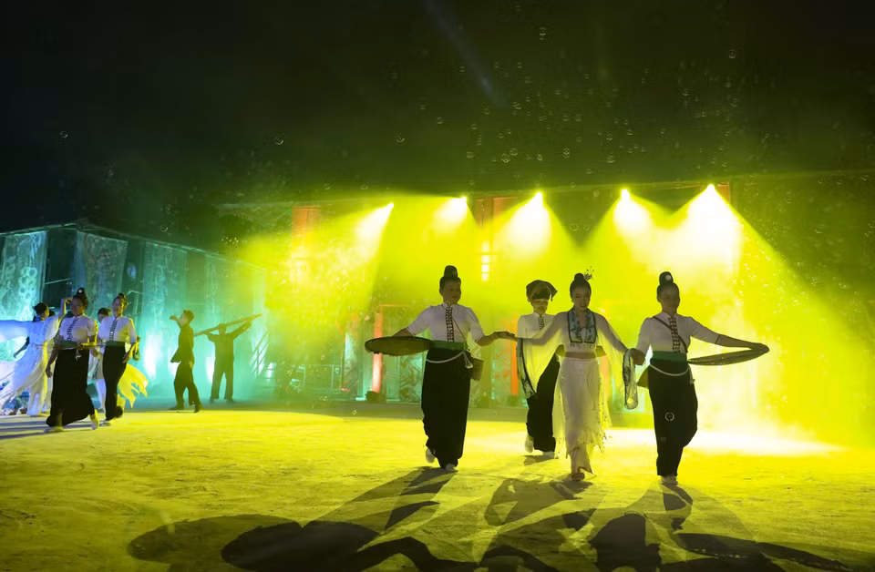 Một phân đoạn trong Show diễn thực cảnh “Huyền tích UVA” (Ảnh: Xuân Tư/TTXVN)
