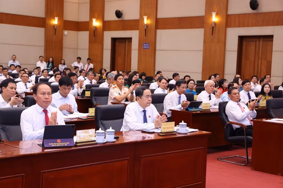 Chủ tịch Quốc hội Trần Thanh Mẫn và các đại biểu dự khai mạc Kỳ họp thứ 18, Hội đồng nhân dân thành phố Hải Phòng khóa 16, nhiệm kỳ 2021-2026. (Ảnh: Văn Điệp/ TTXVN)