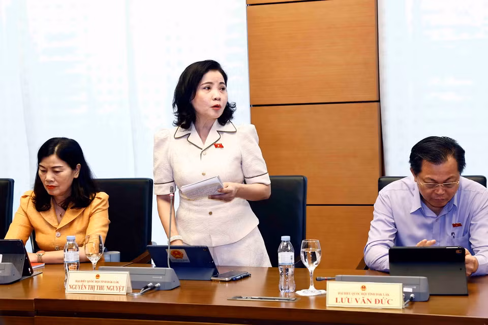 Đại biểu Quốc hội tỉnh Đắk Lắk Nguyễn Thị Thu Nguyệt phát biểu ý kiến. (Ảnh: Doãn Tấn/TTXVN)