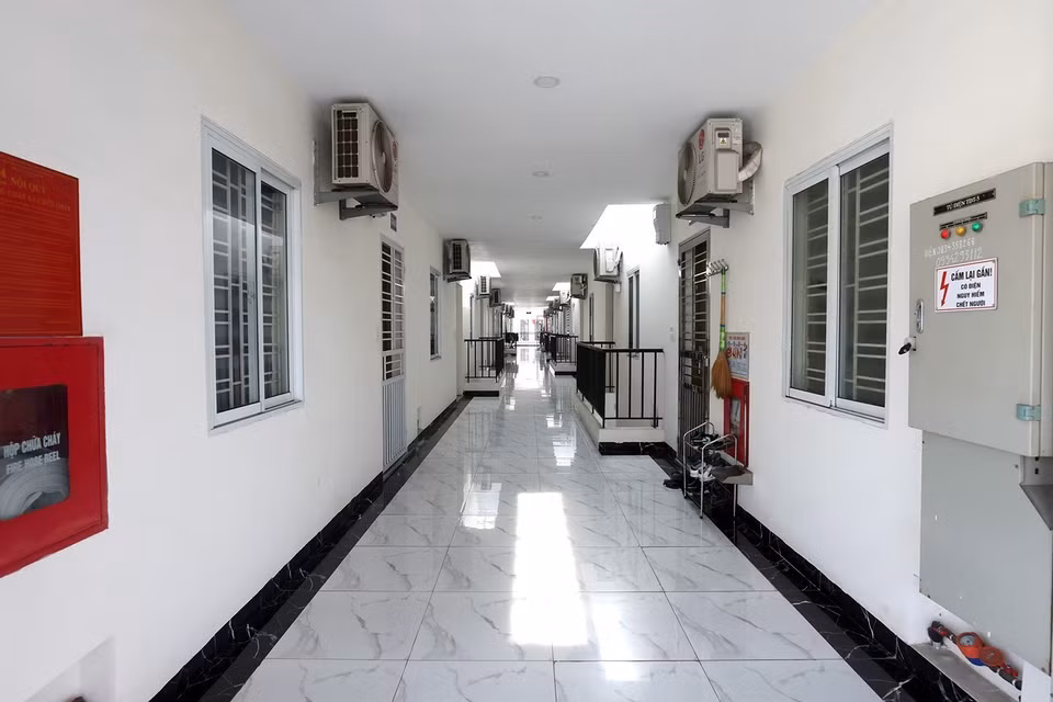 Hành lang thông thoáng, sáng sạch trong khu nhà ở xã hội Hoàng Huy xã An Đồng, huyện An Dương. (Ảnh: Tuấn Anh/TTXVN)
