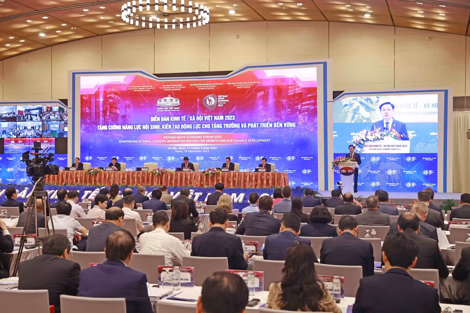 Sáng 19/9/2023, tại Trung tâm Hội nghị Quốc gia, Chủ tịch Quốc hội Vương Đình Huệ phát biểu khai mạc Diễn đàn Kinh tế-Xã hội Việt Nam năm 2023. (Ảnh: Doãn Tấn/TTXVN)