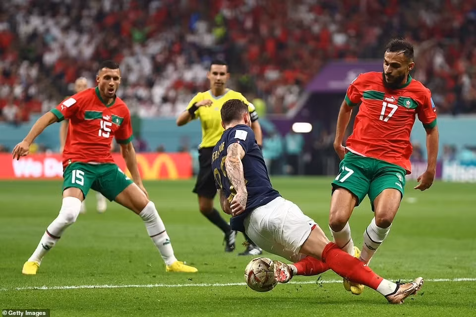 Trận đấu sau đó tiếp tục diễn ra hấp dẫn khi bước sang hiệp 2. (Nguồn: Getty Images)