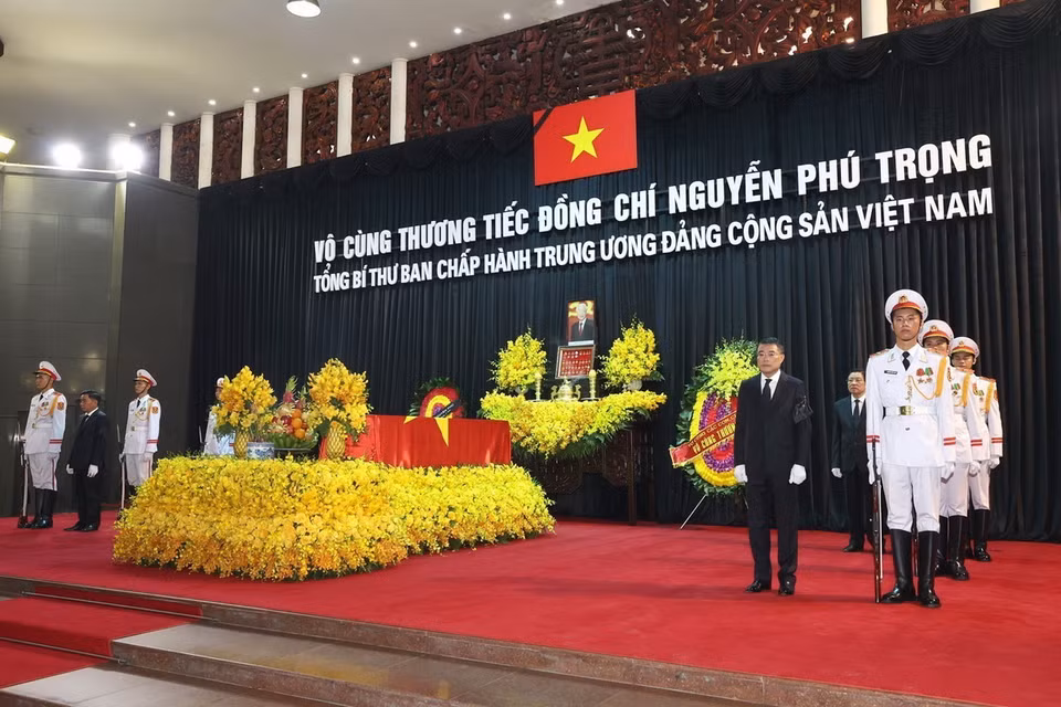Linh cữu Tổng Bí thư Nguyễn Phú Trọng quàn tại Nhà tang lễ Quốc gia số 5 Trần Thánh Tông, Hà Nội. (Ảnh: TTXVN)
