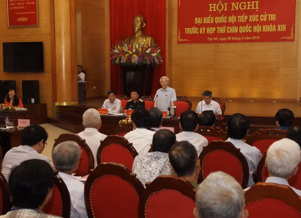 Tổng Bí thư Nguyễn Phú Trọng tiếp xúc cử tri tại quận Tây Hồ (Hà Nội, 9/5/2015). (Ảnh: Trí Dũng/TTXVN)