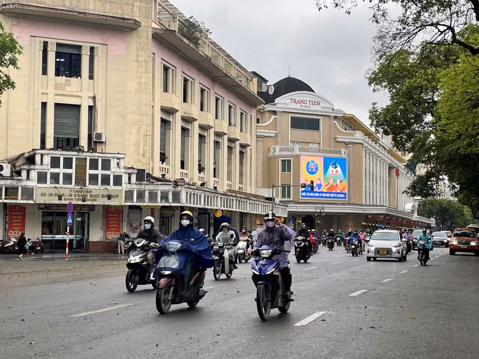 Từ ngày 24/4-3/5, khu vực Bắc Bộ, Trung Bộ có mưa rào và dông, cục bộ có mưa vừa, mưa to, trong mưa dông có khả năng xảy ra lốc, sét, mưa đá và gió giật mạnh. (Ảnh: PV/Vietnam+)