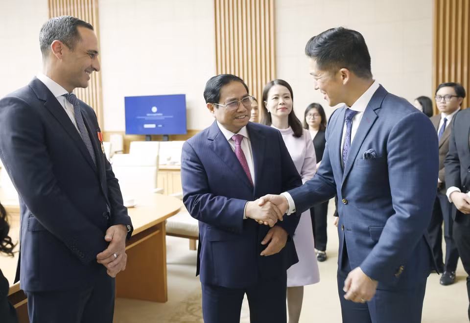 Thủ tướng Phạm Minh Chính và các tập thể, cá nhân có thành tích xuất sắc trong triển khai công tác ngoại giao vaccine. (Ảnh: Dương Giang/TTXVN)