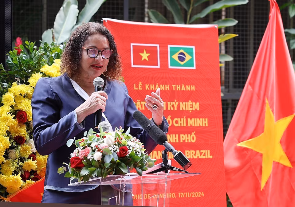 Bộ trưởng Bộ Khoa học, Công nghệ và Đổi mới, Chủ tịch Đảng Cộng sản Brazil bà Luciana Santos phát biểu. (Ảnh: Dương Giang/TTXVN)