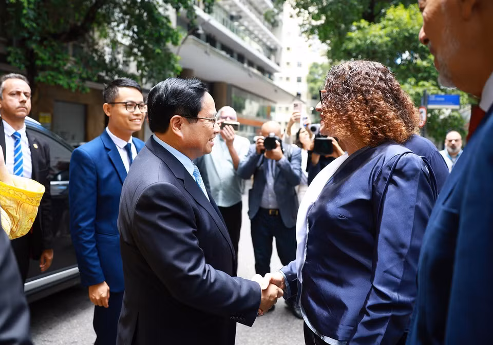 Thủ tướng Phạm Minh Chính đến dự Lễ đặt biển kỷ niệm Chủ tịch Hồ Chí Minh tại thành phố Rio de Janeiro. (Ảnh: Dương Giang/TTXVN)