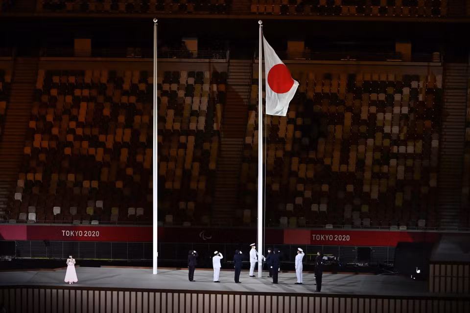 Lễ thượng cờ Nhật Bản tại lễ khai mạc Paralympic Tokyo 2020 ở thủ đô Tokyo, Nhật Bản, ngày 24/8/2021. (Ảnh: AFP/TTXVN)