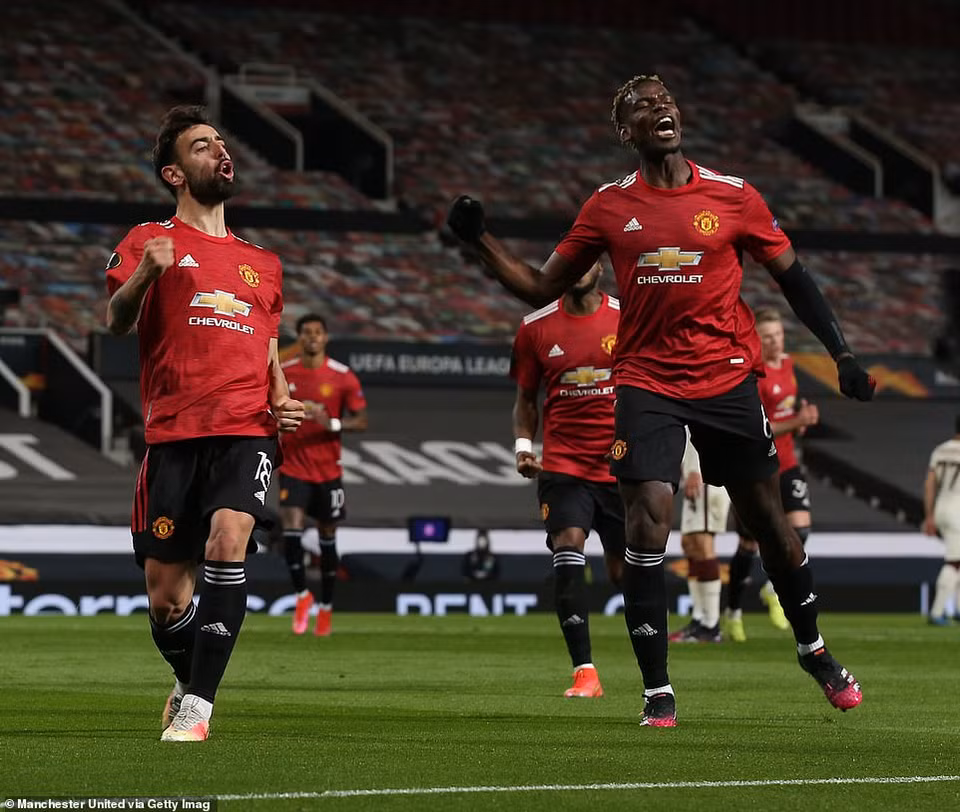 Ba phút sau, Bruno chuyền bóng thuận lợi để Pogba gia tăng cách biệt. (Nguồn: Getty Images)