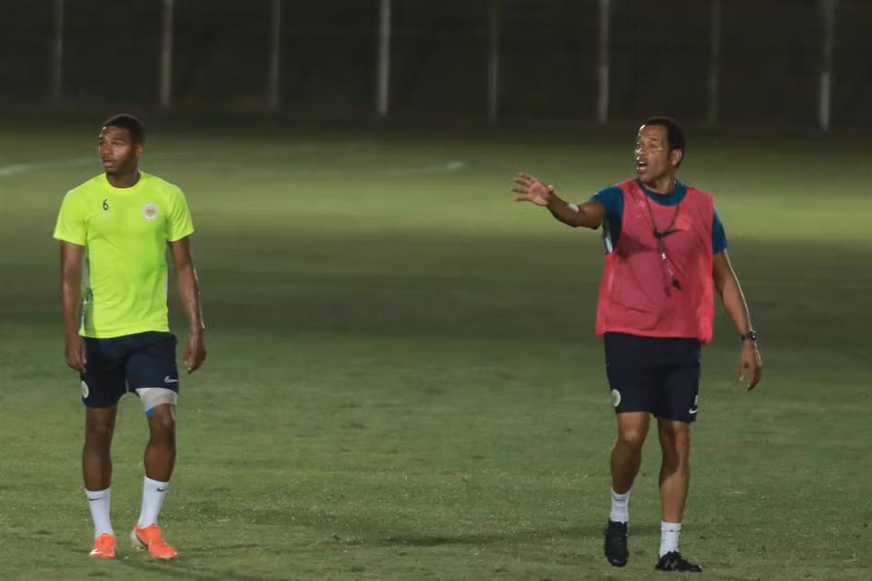 Huấn luyện viên Remko Bicentini dành sự quan tâm, nhắc nhở đặc biệt với hai ngôi sao Leandro Bacuna và Cuco Martina. Họ là những nhân tố quan trọng trong đội hình Curacao với tài năng đã được khẳng định khi chơi bóng tại Ngoại hạng Anh và giải Hà Lan.