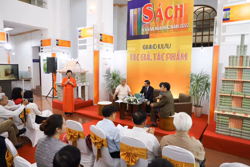 Giao lưu tác giả, tác phẩm tại Ngày hội Sách. (Ảnh: Thanh Tùng/TTXVN)