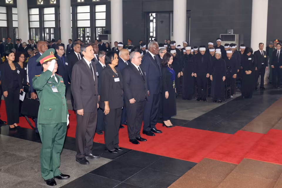 Đoàn Cộng hòa Cuba do đồng chí Esteban Lazo Hernández, Ủy viên Bộ Chính trị, Chủ tịch Quốc hội Chính quyền nhân dân Cuba làm Trưởng đoàn, viếng Tổng Bí thư Nguyễn Phú Trọng. (Ảnh: TTXVN)