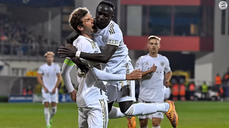 ...nâng tỷ số lên 2-0 cho nhà vô địch nước Đức.(Nguồn: FcB.com)