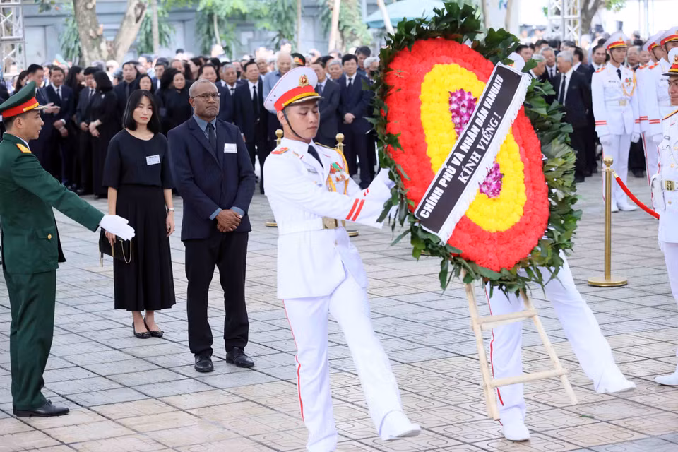 Đoàn Cộng hòa Vanuatu do Bộ trưởng, Tổng Chưởng lý Arnold Kiel Loughman dẫn đầu, viếng Tổng Bí thư Nguyễn Phú Trọng. (Ảnh: TTXVN)