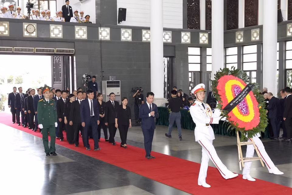 Đoàn Bộ Tài nguyên và Môi trường do Bộ trưởng Đặng Quốc Khánh dẫn đầu, viếng Tổng Bí thư Nguyễn Phú Trọng. (Ảnh: TTXVN)