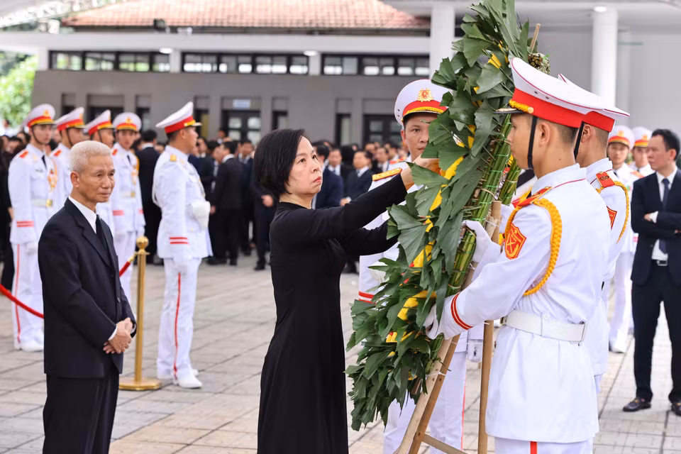Đoàn Thông tấn xã Việt Nam do đồng chí Vũ Việt Trang, Bí thư Đảng ủy, Tổng Giám đốc làm Trưởng đoàn, kính viếng Tổng Bí thư Nguyễn Phú Trọng. (Ảnh: TTXVN)