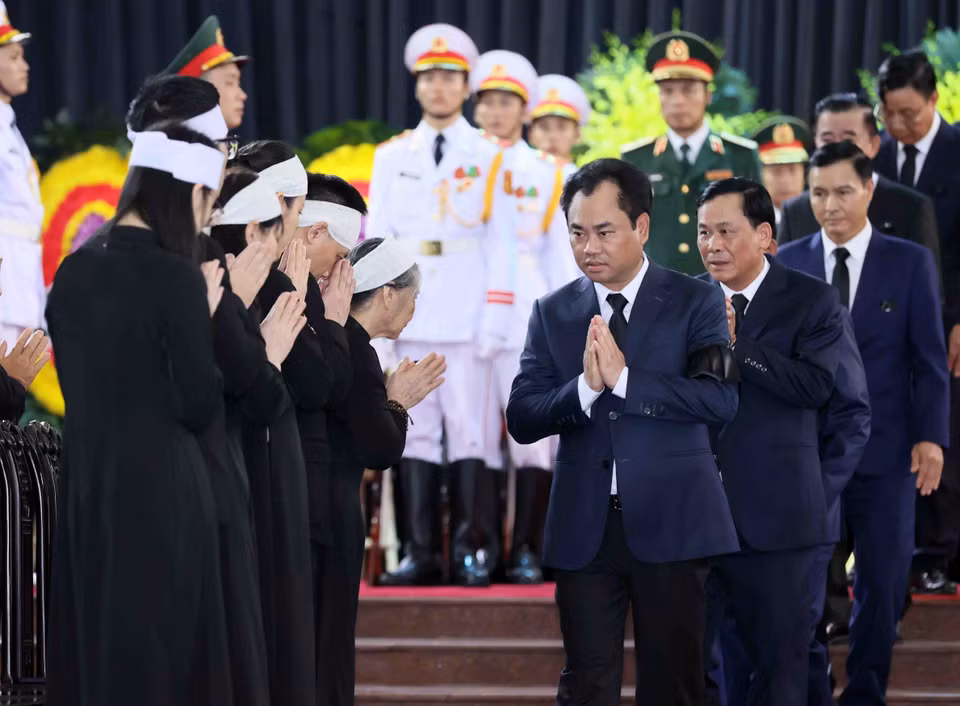 Đoàn Thái Nguyên do đồng chí Trịnh Việt Hùng, Bí thư tỉnh ủy làm trưởng đoàn viếng Tổng Bí thư Nguyễn Phú Trọng. (Ảnh: TTXVN