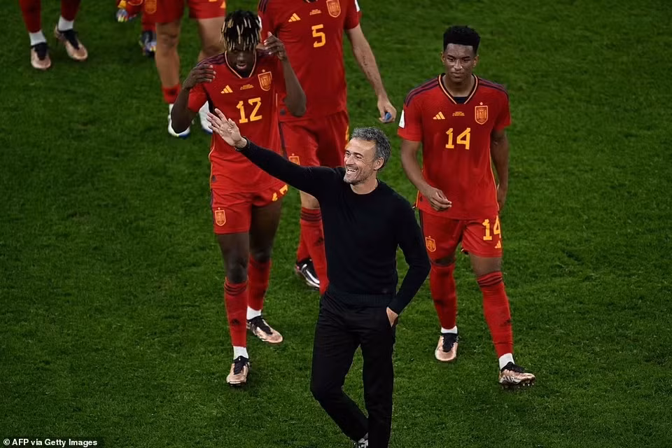 Niềm vui của Luis Enrique sau trận ra quân hoàn hảo. (Nguồn: Getty Images)