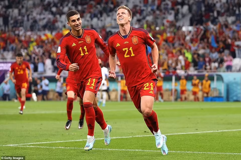 Dani Olmo (số 21) là người lập công cho Tây Ban Nha. (Nguồn: Getty Images)