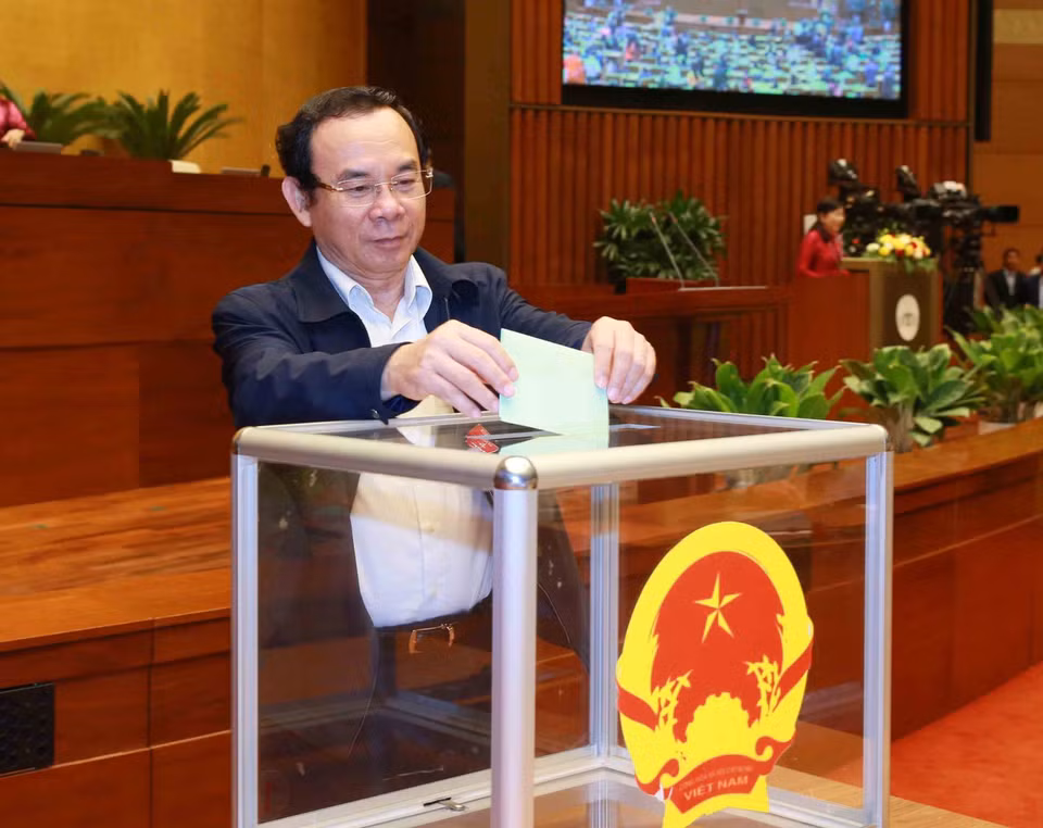 Đại biểu Quốc hội bỏ phiếu bầu Chủ tịch Quốc hội, Chủ tịch Hội đồng bầu cử quốc gia. (Ảnh: Phương Hoa/TTXVN)