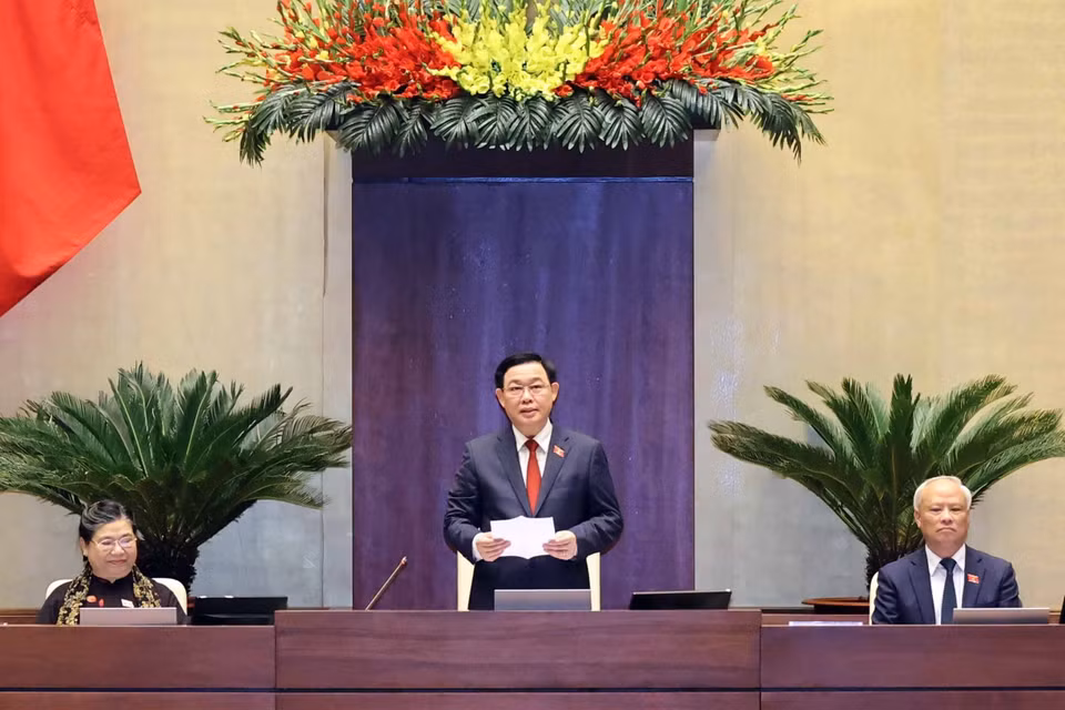 Chủ tịch Quốc hội Vương Đình Huệ, Chủ tịch Hội đồng Bầu cử quốc gia tiến hành điều hành phiên họp Quốc hội theo chương trình. (Ảnh: Thống Nhất/TTXVN)