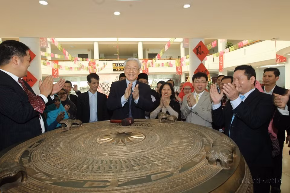 Tổng Bí thư Nguyễn Phú Trọng thăm Trường Đại học FPT tại Khu công nghệ cao Hoà Lạc (Hà Nội, 22/2/2015). (Ảnh: Trí Dũng/TTXVN)