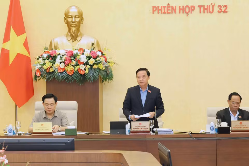 Phó Chủ tịch Quốc hội Nguyễn Khắc Định điều hành nội dung phiên khai mạc. (Ảnh: Nhan Sáng/TTXVN)