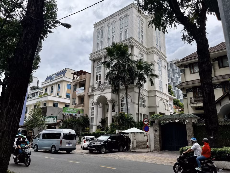 Căn biệt thự của bà Nguyễn Thị Như Loan, Tổng Giám đốc Công ty cổ phần Quốc Cường Gia Lai tại số 26 đường Trần Quốc Thảo, Quận 3, Thành phố Hồ Chí Minh trong thời gian lực lượng chức năng thực hiện khám xét vào ngày 19/7/2024.(Ảnh: Thanh Vũ/TTXVN)