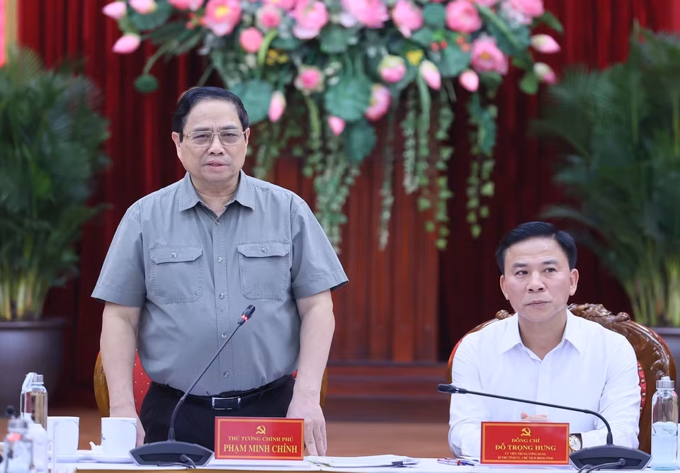 Thủ tướng Phạm Minh Chính lưu ý Thanh Hóa cần tập trung phát triển 4 trung tâm kinh tế động lực, 3 trụ cột tăng trưởng, 8 chương trình trọng tâm, 3 khâu đột phá Nghị quyết Đại hội Đảng bộ tỉnh lần thứ XIX đã đề ra. (Ảnh: Dương Giang/TTXVN)