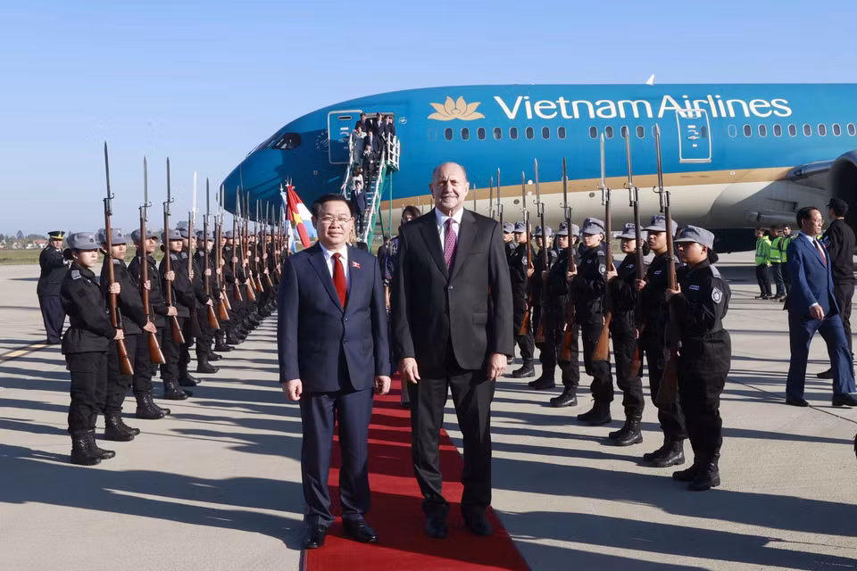 Lễ đón Chủ tịch Quốc hội Vương Đình Huệ tại Sân bay quốc tế Rosario. (Ảnh: Doãn Tấn/TTXVN)