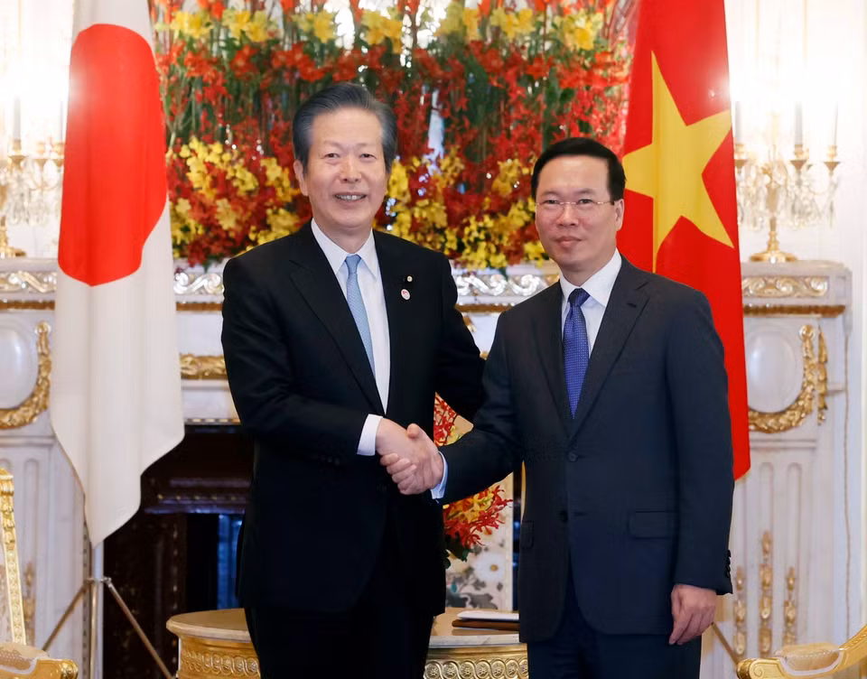 Chủ tịch nước Võ Văn Thưởng tiếp Chủ tịch Đảng Công minh Nhật Bản Yamaguchi. (Ảnh: Thống Nhất/ TTXVN)