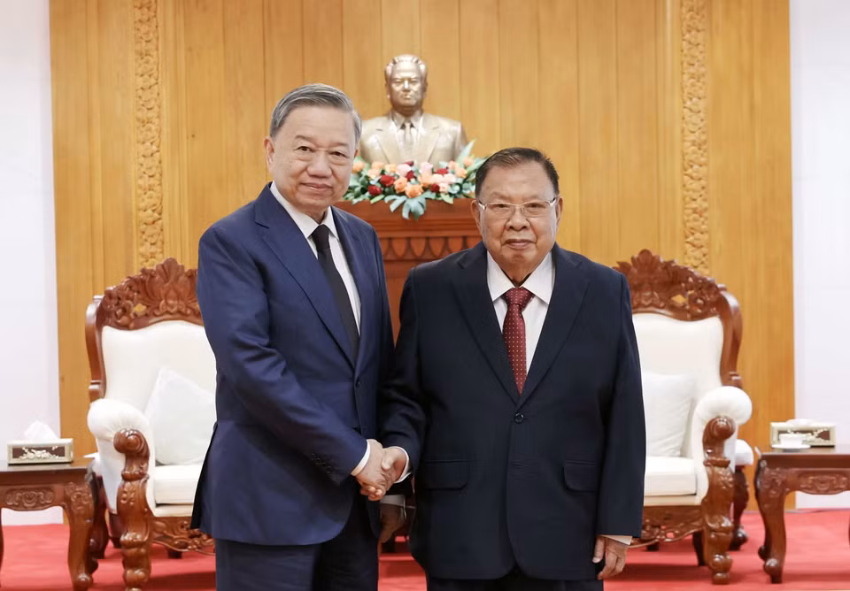 Chủ tịch nước Tô Lâm gặp nguyên Tổng Bí thư, Chủ tịch nước Lào Bounnhang Vorachith. (Ảnh: Nhan ﻿Sáng/TTXVN)