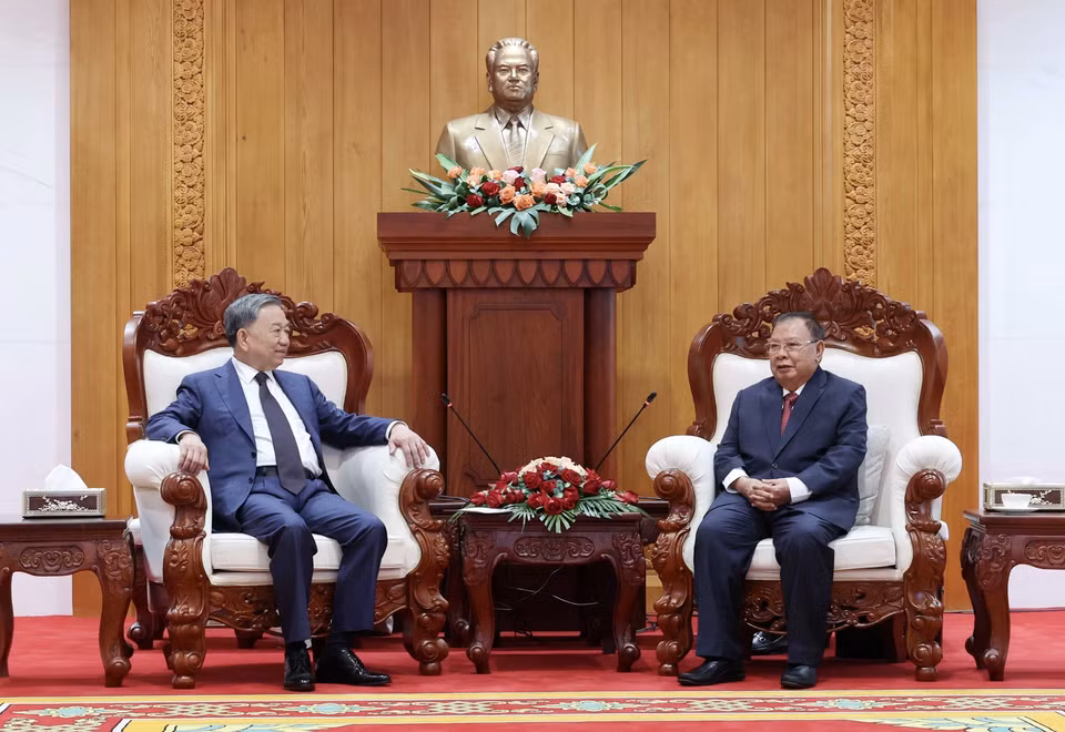 Chủ tịch nước Tô Lâm gặp nguyên Tổng Bí thư, Chủ tịch nước Lào Bounnhang Vorachith. (Ảnh: Nhan Sáng/TTXVN)