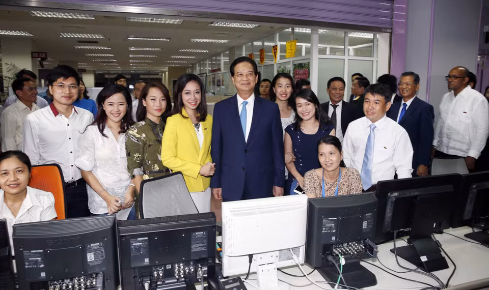 Thủ tướng Nguyễn Tấn Dũng thăm trường quay S3 mới của Đài Truyền hình Việt Nam, ngày 7/9/2015. (Ảnh: Đức Tám/TTXVN)