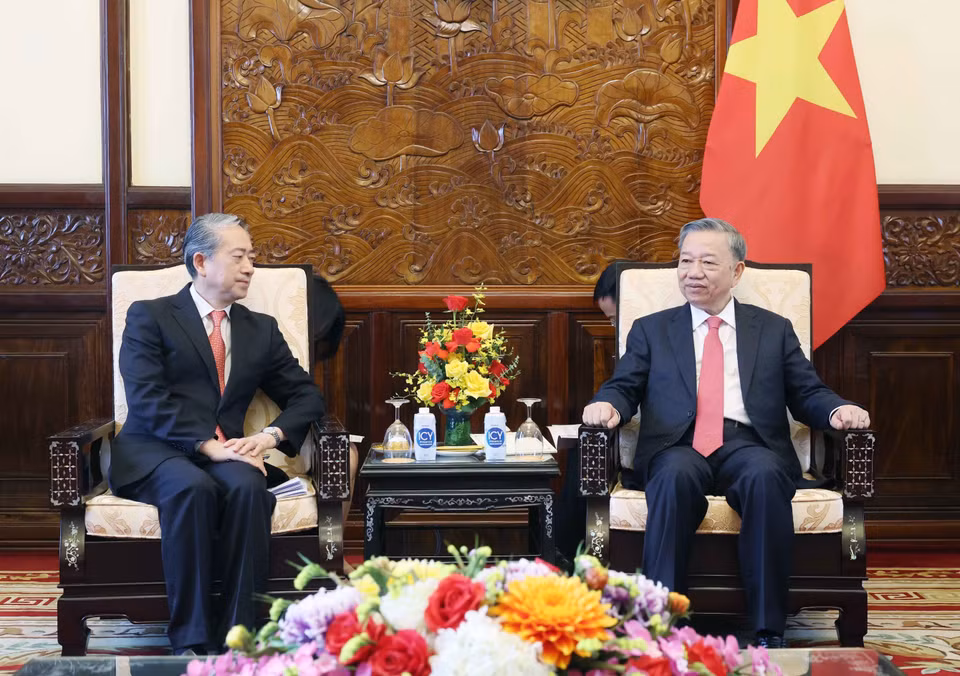 Chủ tịch nước Tô Lâm tiếp Đại sứ Trung Quốc tại Việt Nam Hùng Ba. (Ảnh: Nhan Sáng/TTXVN)