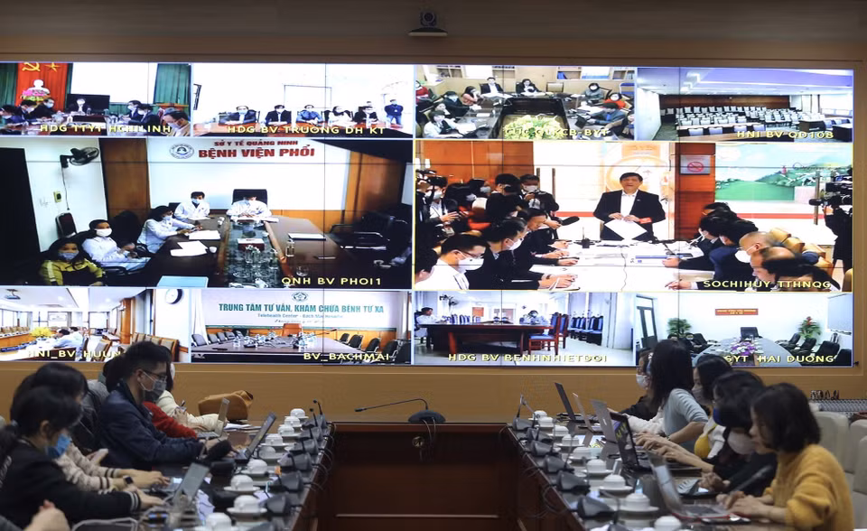 Chiều 29/1, tại Trung tâm Hội nghị quốc gia, Bộ trưởng Bộ Y tế Nguyễn Thanh Long họp trực tuyến với các bệnh viện tại Hải Dương và Quảng Ninh, triển khai nhiều biện pháp phòng, chống dịch COVID-19, chăm sóc và điều trị cho các bệnh nhân. (Ảnh: Hoàng Hiếu/TTXVN)
