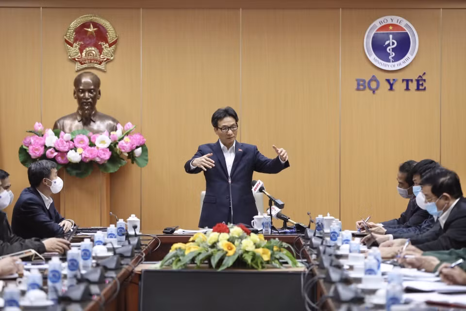 Đêm 27/1, sau khi có kết quả xét nghiệm khẳng định, xác nhận 2 ca lây nhiễm COVID-19 trong cộng đồng (1 ca ở Hải Dương và 1 ca ở Quảng Ninh), ngày 28/1, Ban Chỉ đạo Quốc gia phòng, chống dịch COVID-19 đã họp khẩn trực tuyến với 2 tỉnh Quảng Ninh và Hải Dương dưới sự chủ trì của Phó Thủ tướng Vũ Đức Đam để đưa ra các biện pháp chủ động, quyết liệt khoanh vùng, dập dịch tại hai tỉnh này. (Ảnh: Minh Quyết/TTXVN)